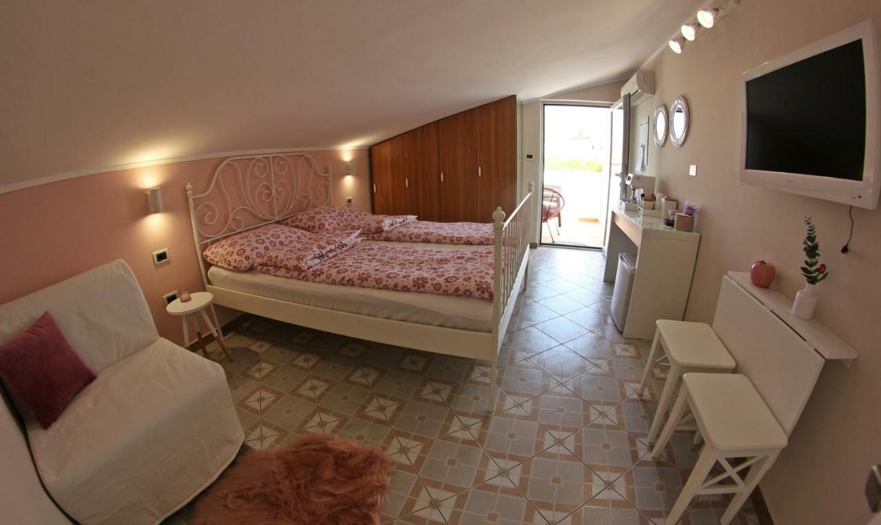 Room And Apartment Doris Lovrečica Exterior foto