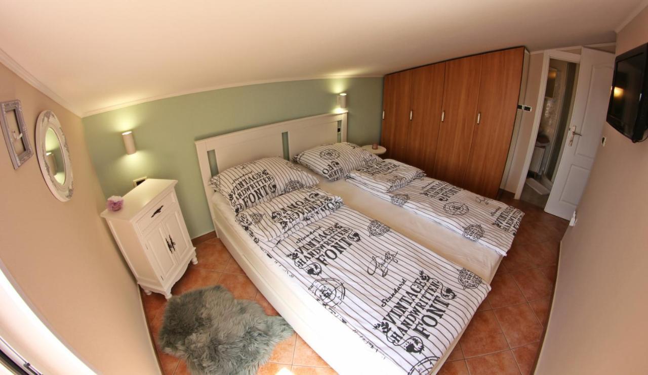 Room And Apartment Doris Lovrečica Exterior foto